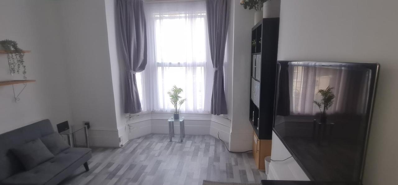 2 Bed Flat In Lambeth Apartment Londra Exterior foto